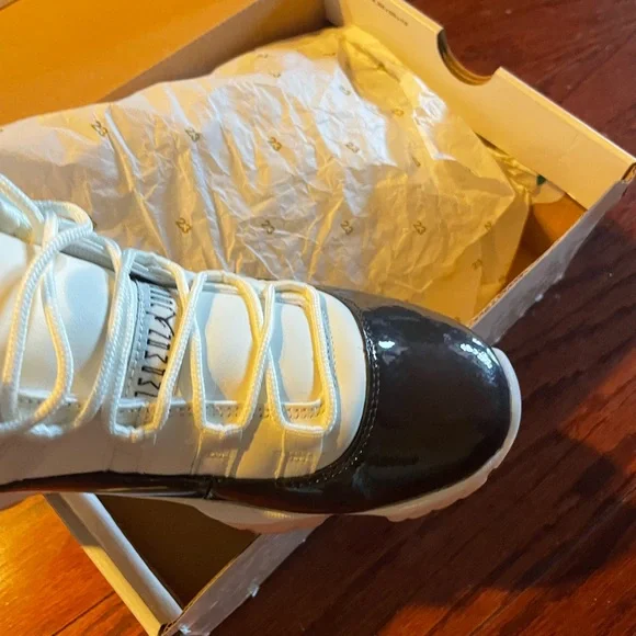 Authentic Girls Air Jordan 11 Retro Concord Sneakers size 6.5y - Picture 4 of 7